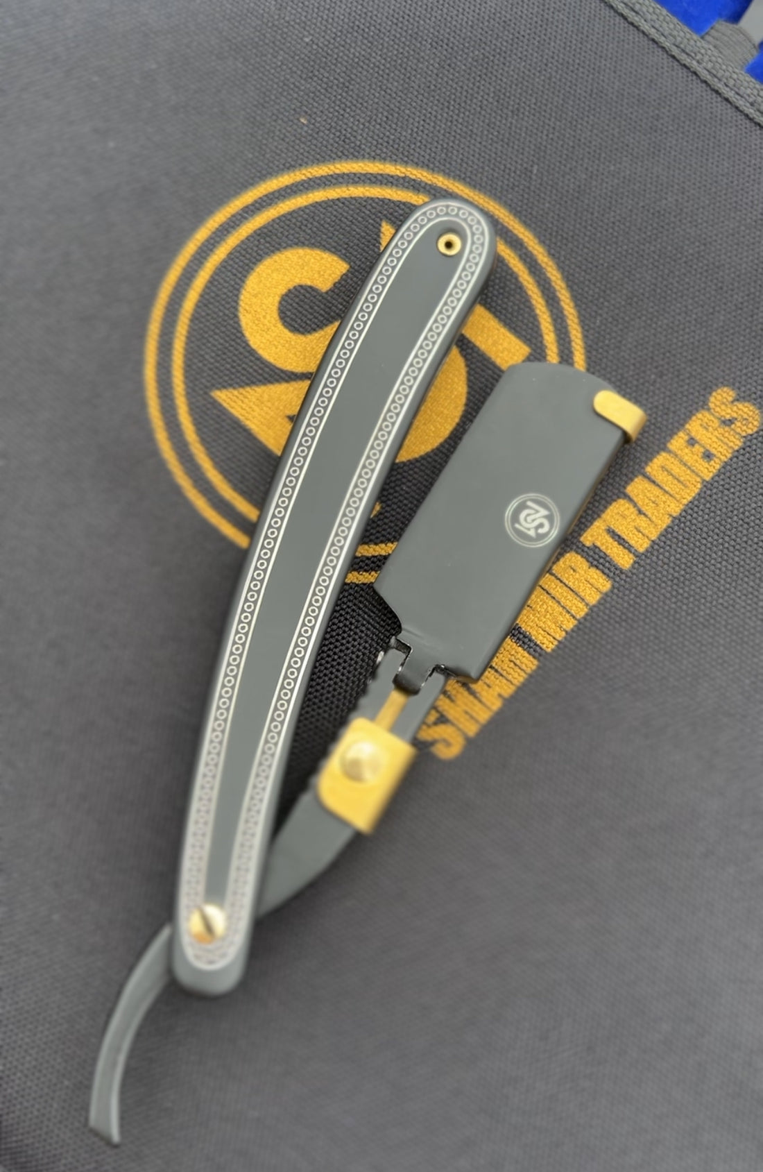 How SM Royal Vogue Razor is Unique Style in the market.?